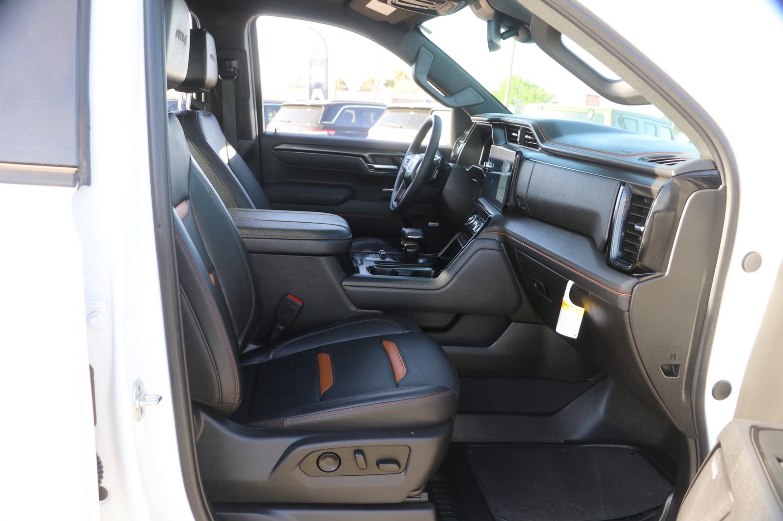 Used 2025 GMC Sierra 1500 AT4 image 33