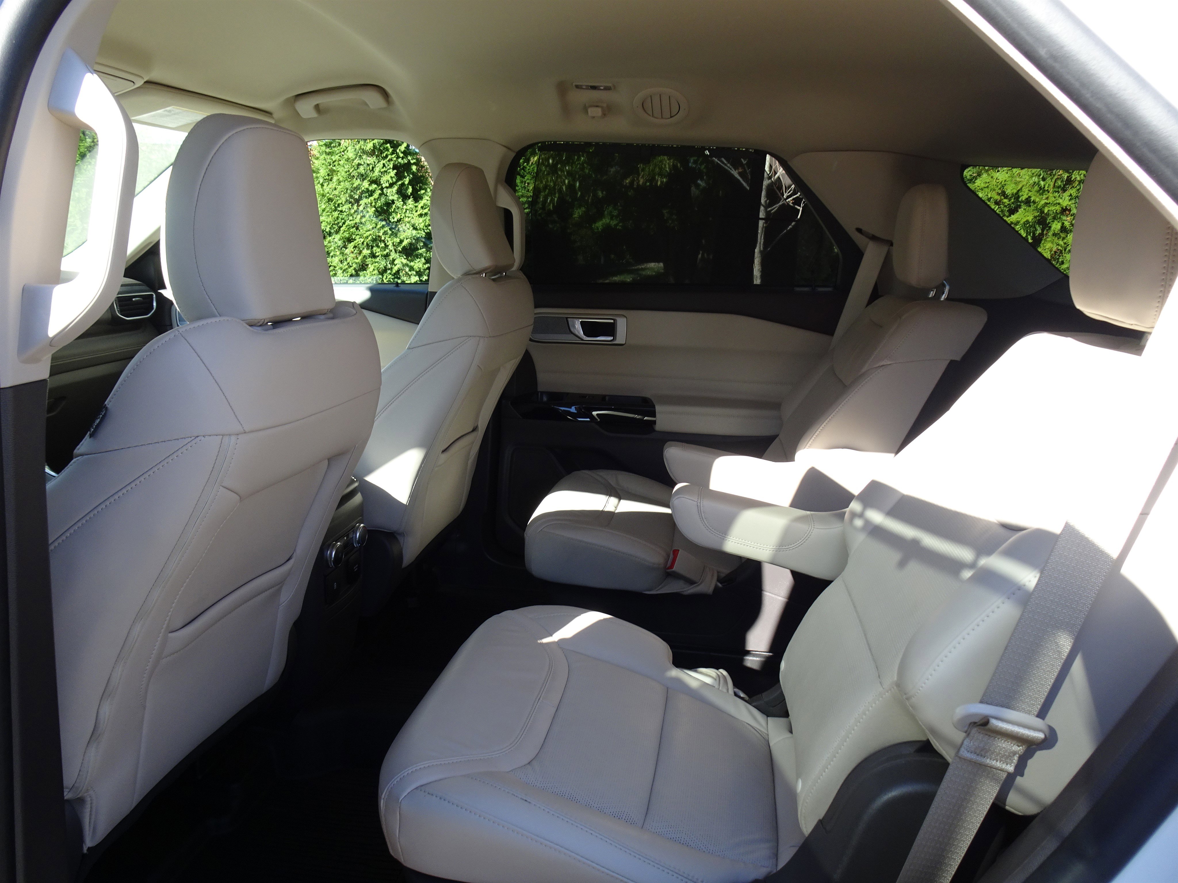 Used 2023 Ford Explorer Platinum w/ Equipment Group 601A image 18