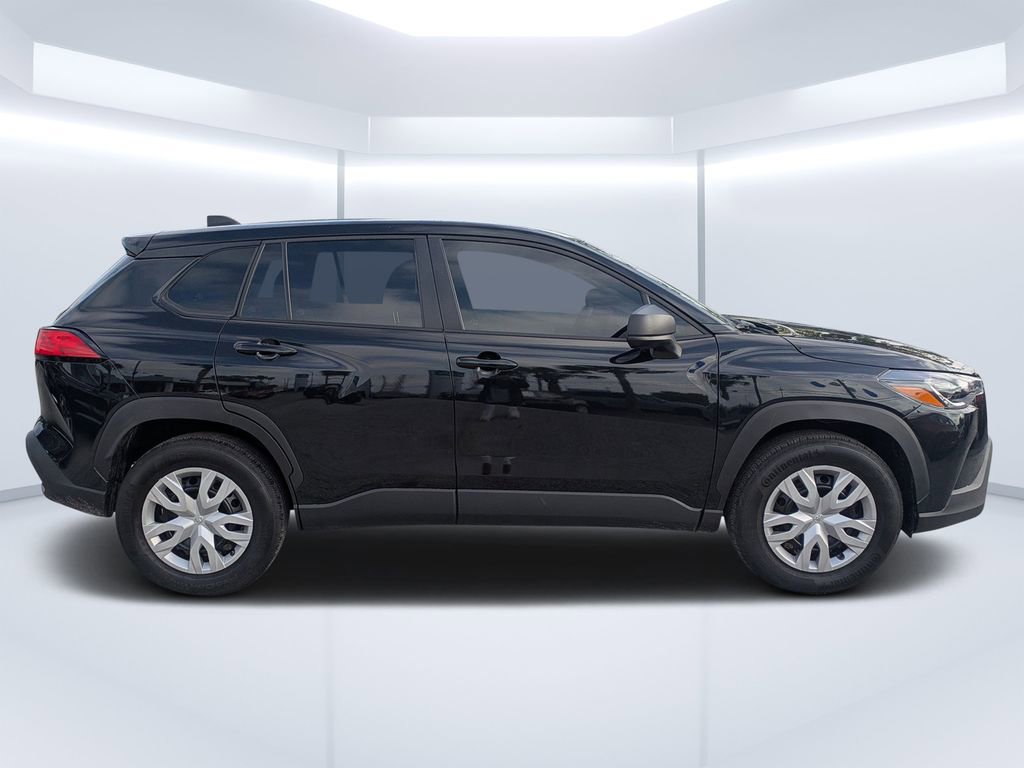 Used 2025 Toyota Corolla Cross L image 2