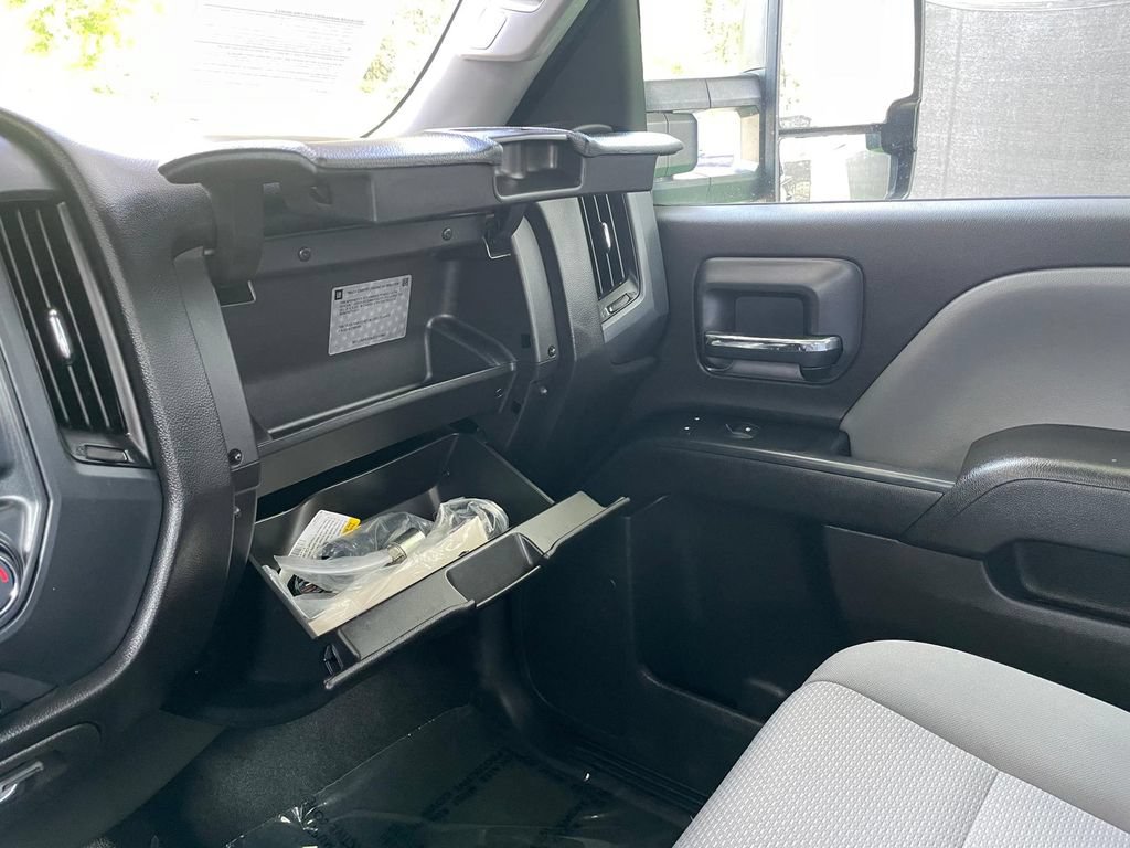 Used 2018 Chevrolet Silverado 1500 Custom w/ Custom Value Package AWD/4WD image 30