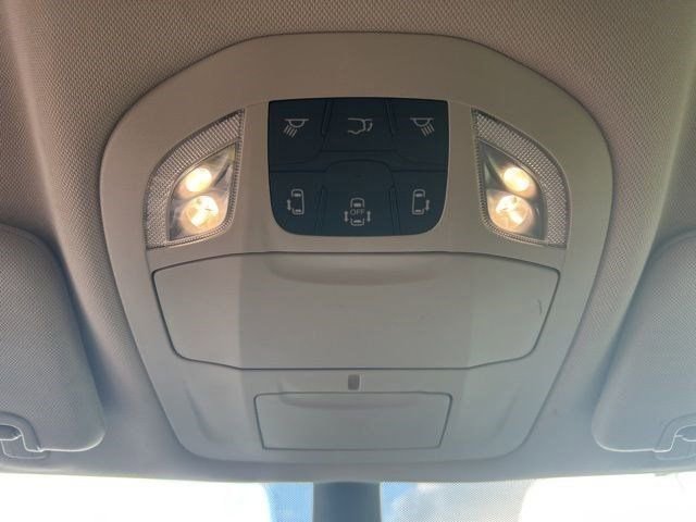 Used 2023 Chrysler Voyager LX image 20