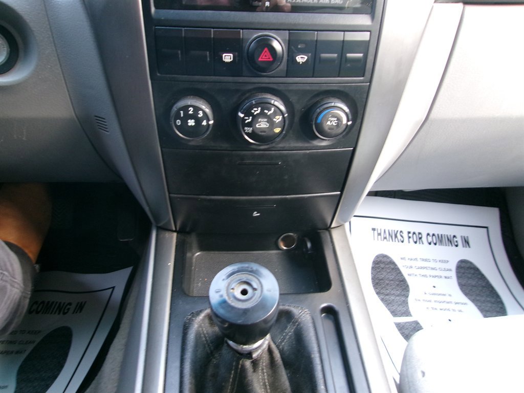 Used 2005 Kia Sorento EX image 21