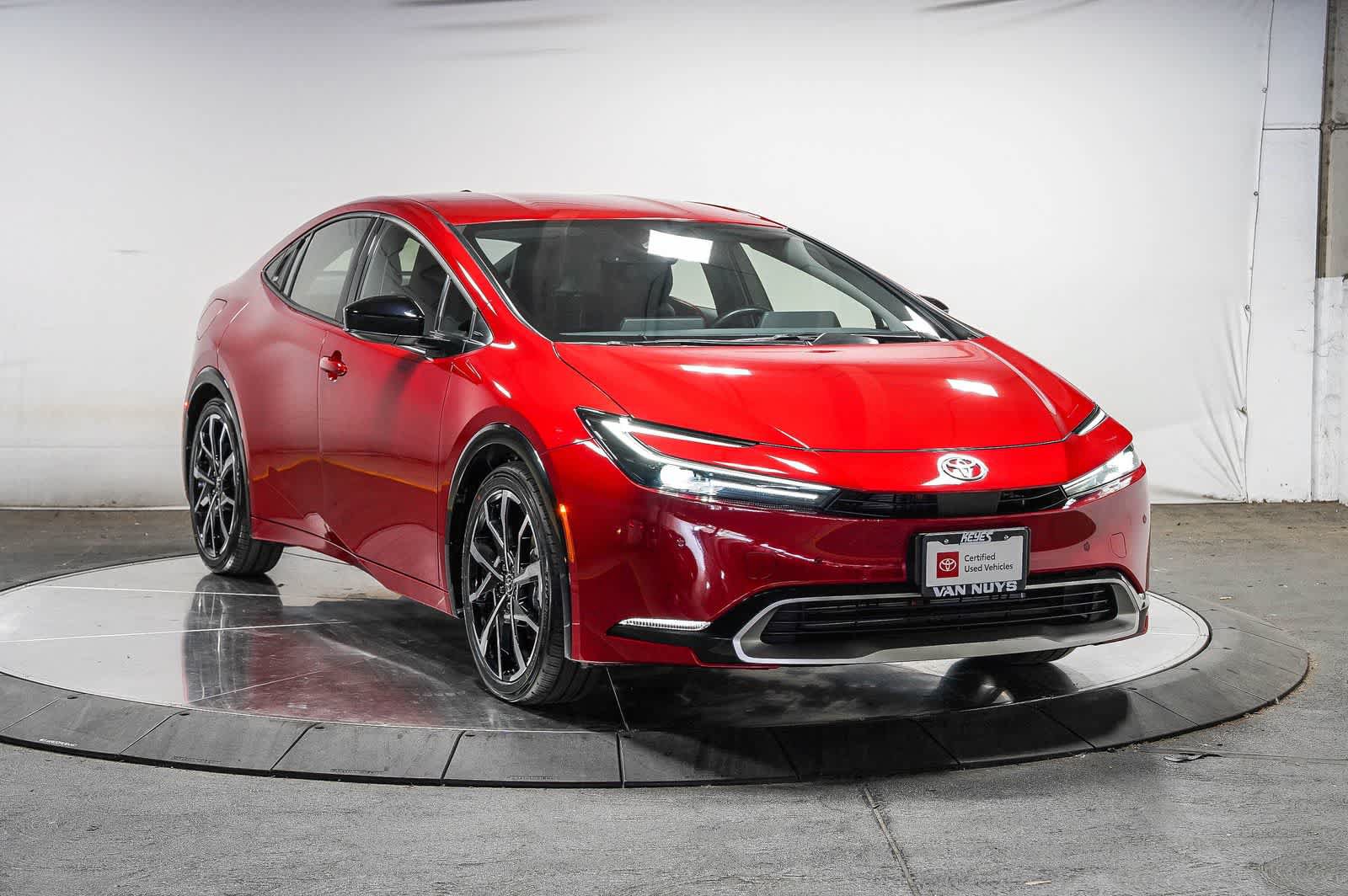 Certified 2026 Toyota Prius Plug-In Hybrid FWD image 6