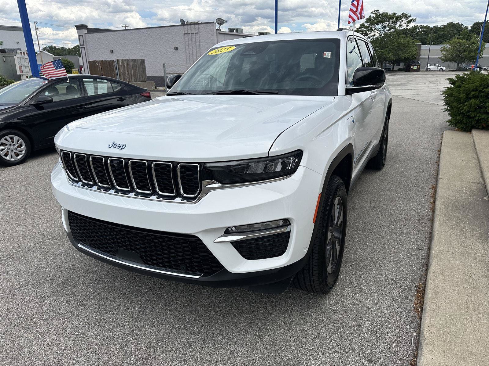 Used 2025 Jeep Grand Cherokee Limited 4xe w/ Luxury Tech Group II AWD/4WD image 6