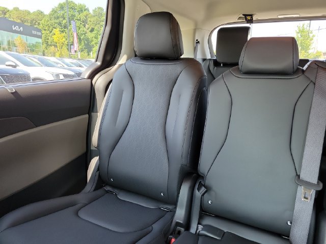 New 2027 Kia Carnival EX FWD image 10