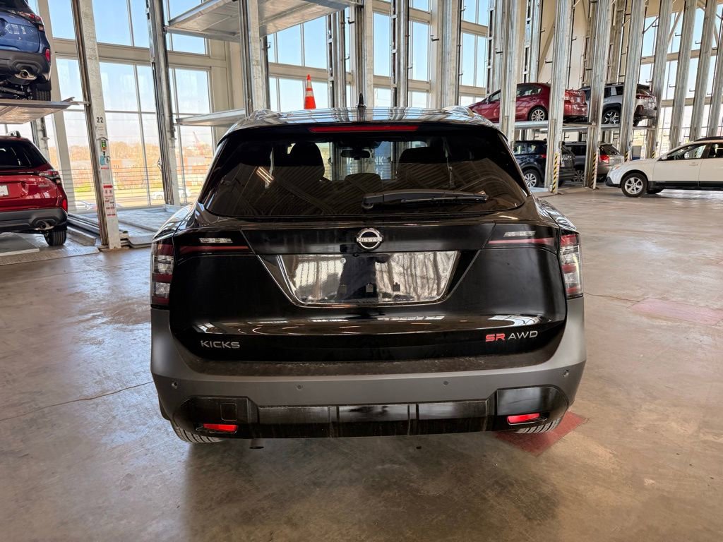 Used 2025 Nissan Kicks SR w/ SR Premium Package image 4