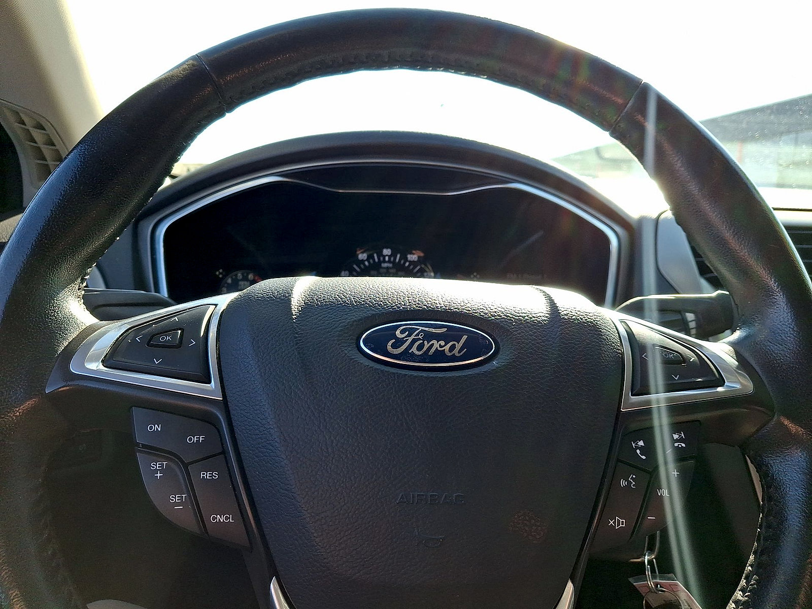 Used 2016 Ford Fusion SE w/ Equipment Group 202A FWD image 16