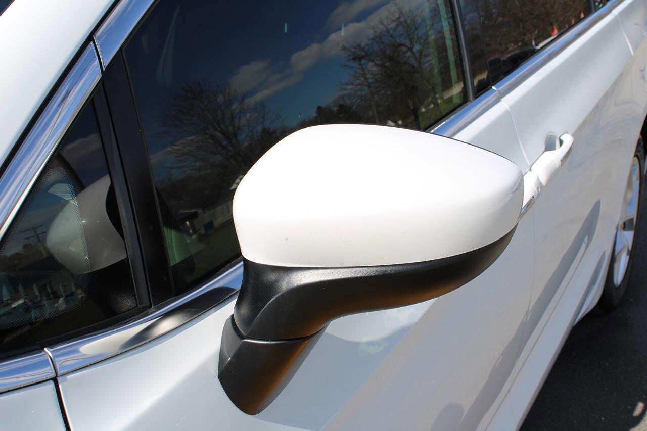 Used 2017 Chrysler Pacifica Touring Plus w/ Tire & Wheel Group image 18