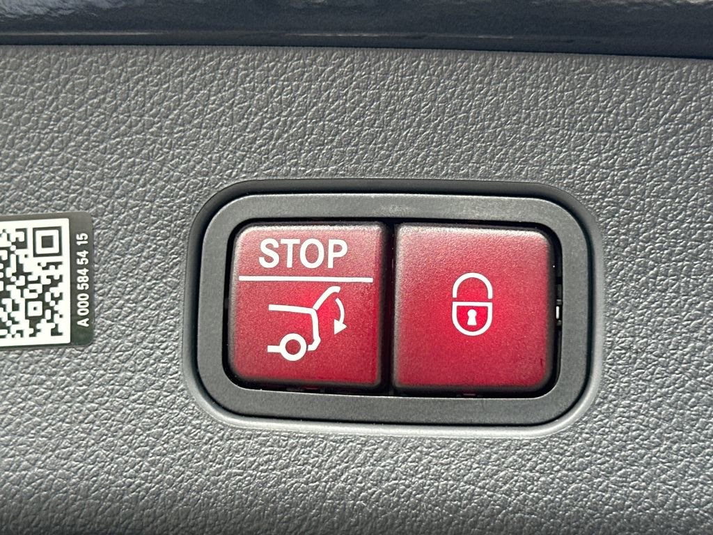 Certified 2025 Mercedes-Benz GLC 300 4MATIC image 31