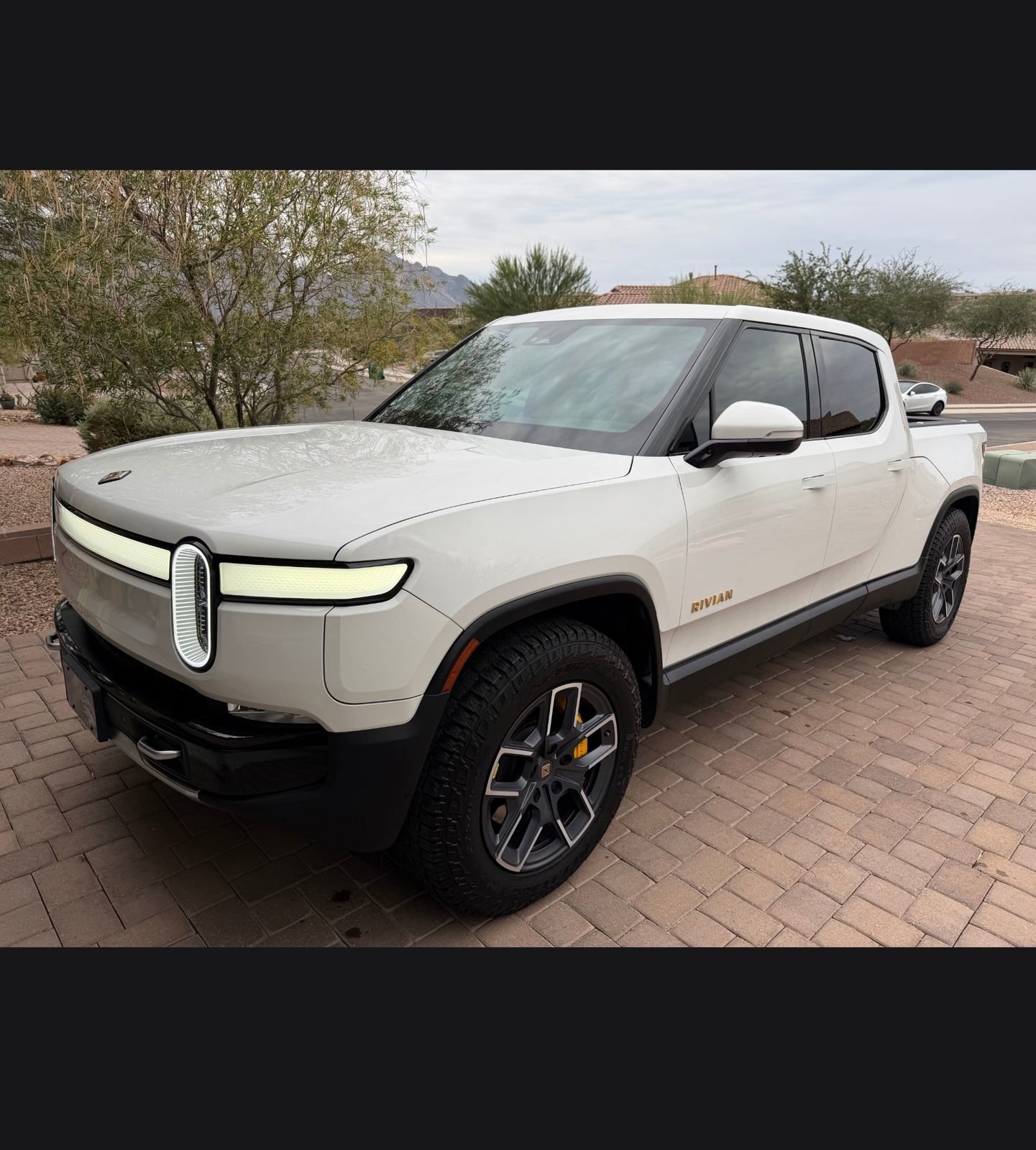Used 2022 Rivian R1T Adventure AWD/4WD image 1