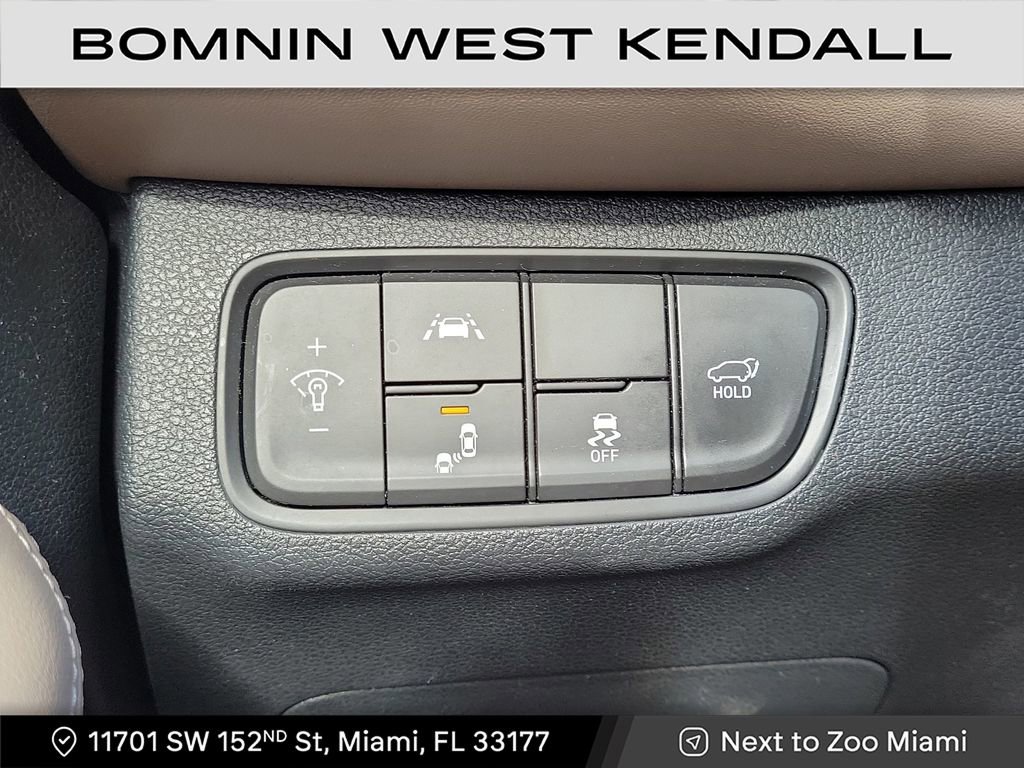 Used 2020 Hyundai Santa Fe Limited w/ Cargo Package image 16