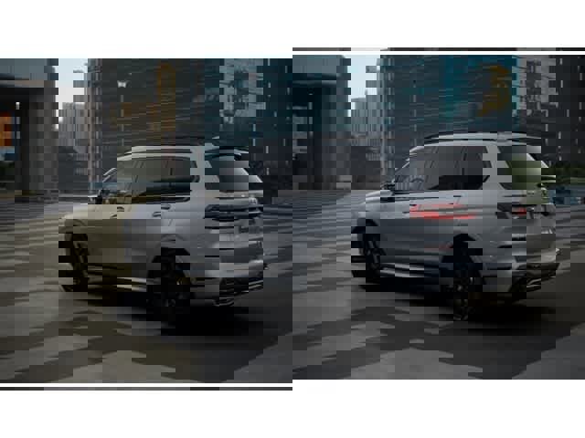 New 2026 BMW X7 M60i image 2