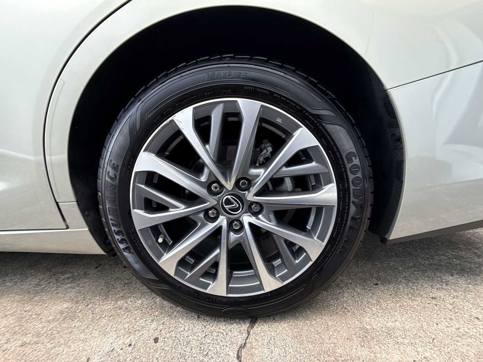 Used 2022 Lexus ES 350 w/ Premium Package FWD image 10
