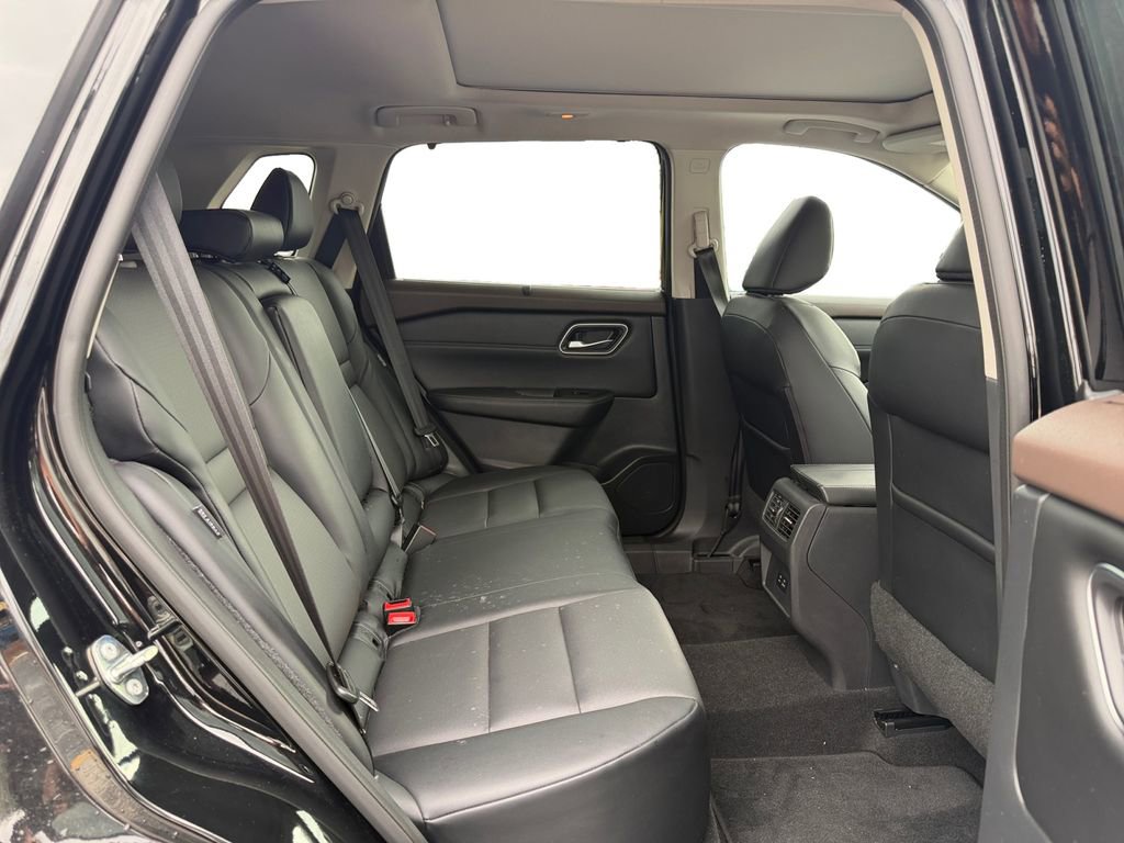 Used 2021 Nissan Rogue SV w/ Premium Package FWD image 18