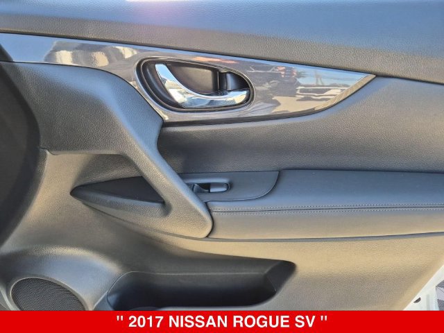 Used 2017 Nissan Rogue SV AWD/4WD image 33