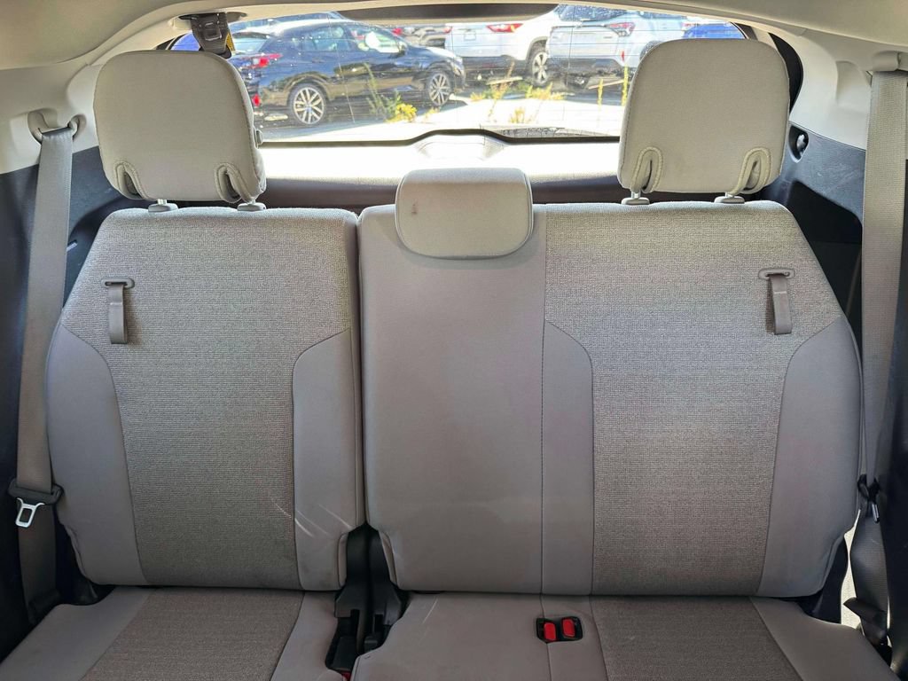 Used 2025 Toyota Sienna LE FWD image 15