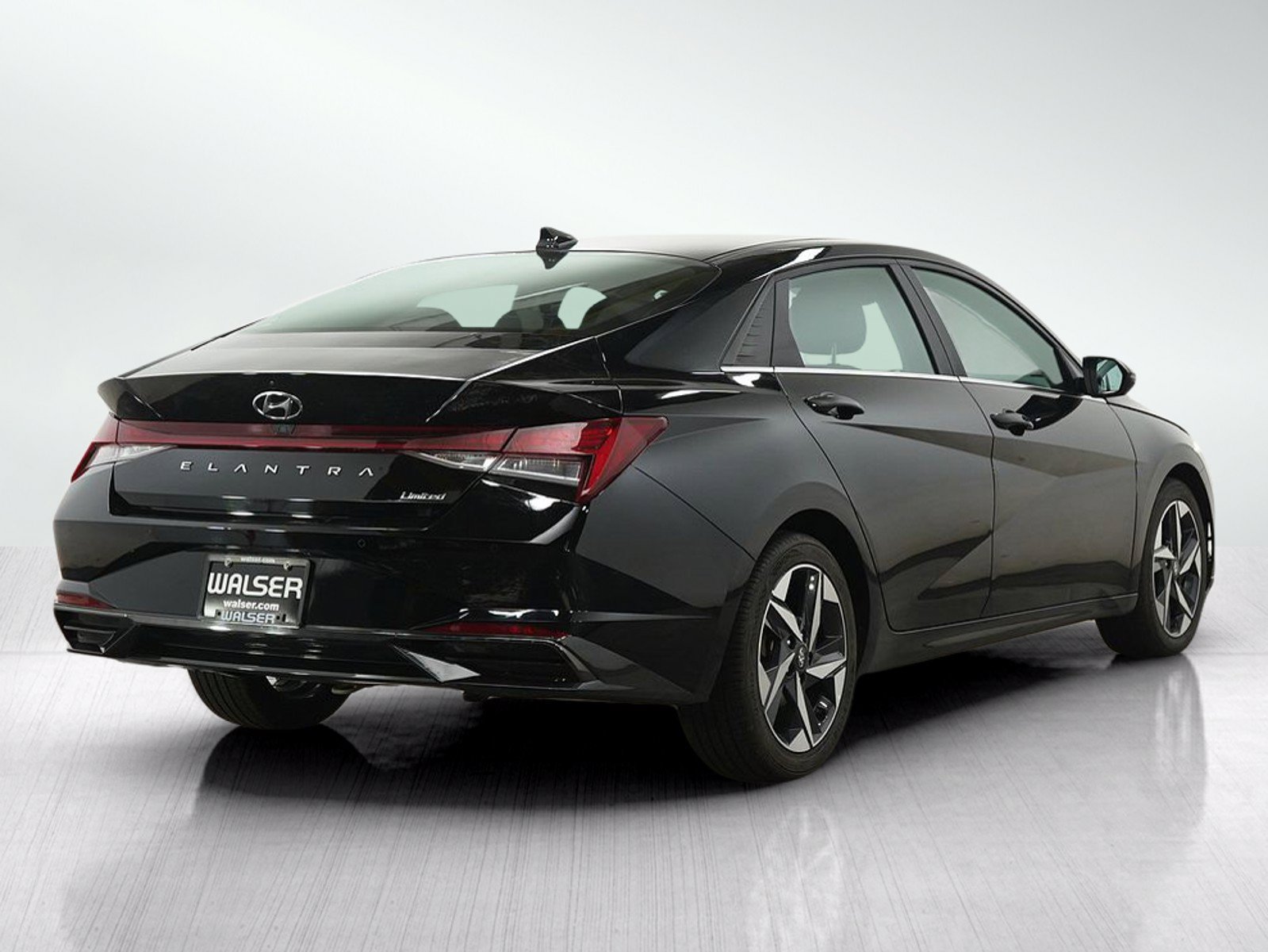 Used 2023 Hyundai Elantra Limited FWD image 6