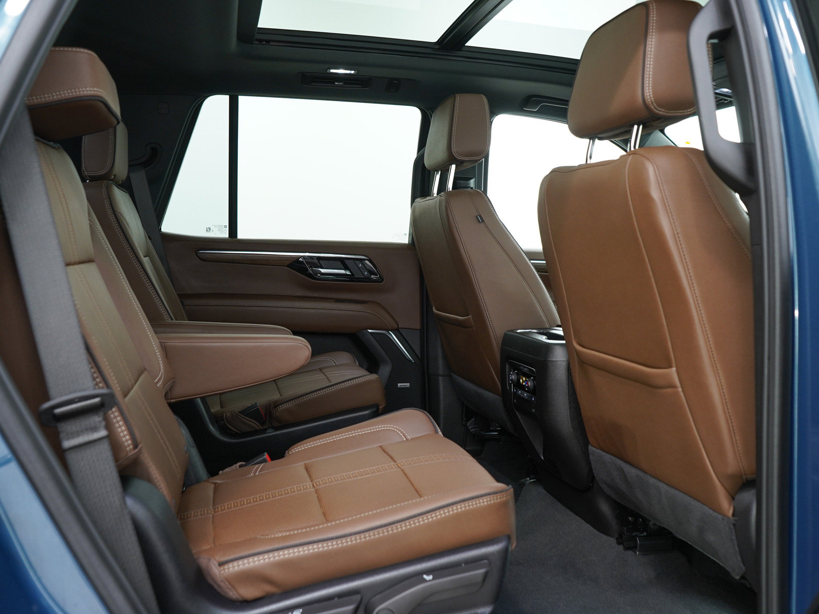 Used 2025 Chevrolet Tahoe High Country AWD/4WD image 14