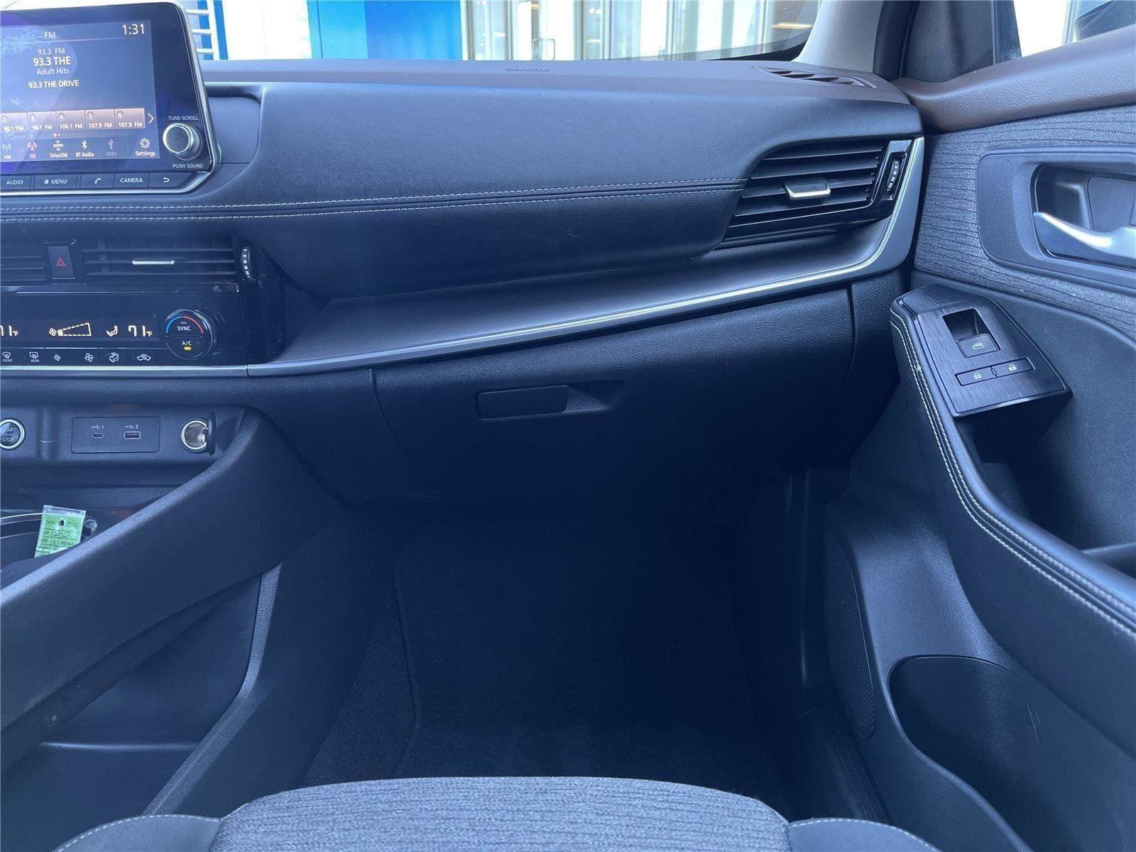 Used 2021 Nissan Rogue SV image 29