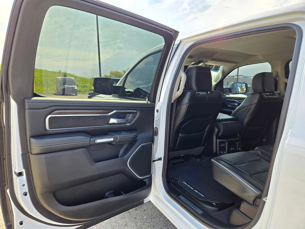 Used 2022 RAM 1500 Laramie AWD/4WD image 26