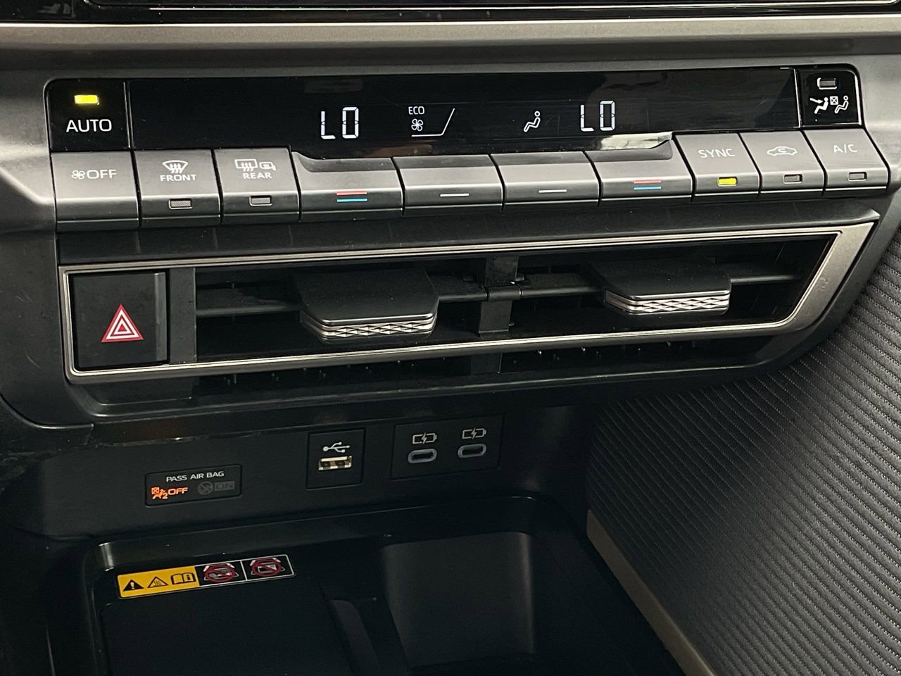 Used 2025 Toyota Camry SE image 33