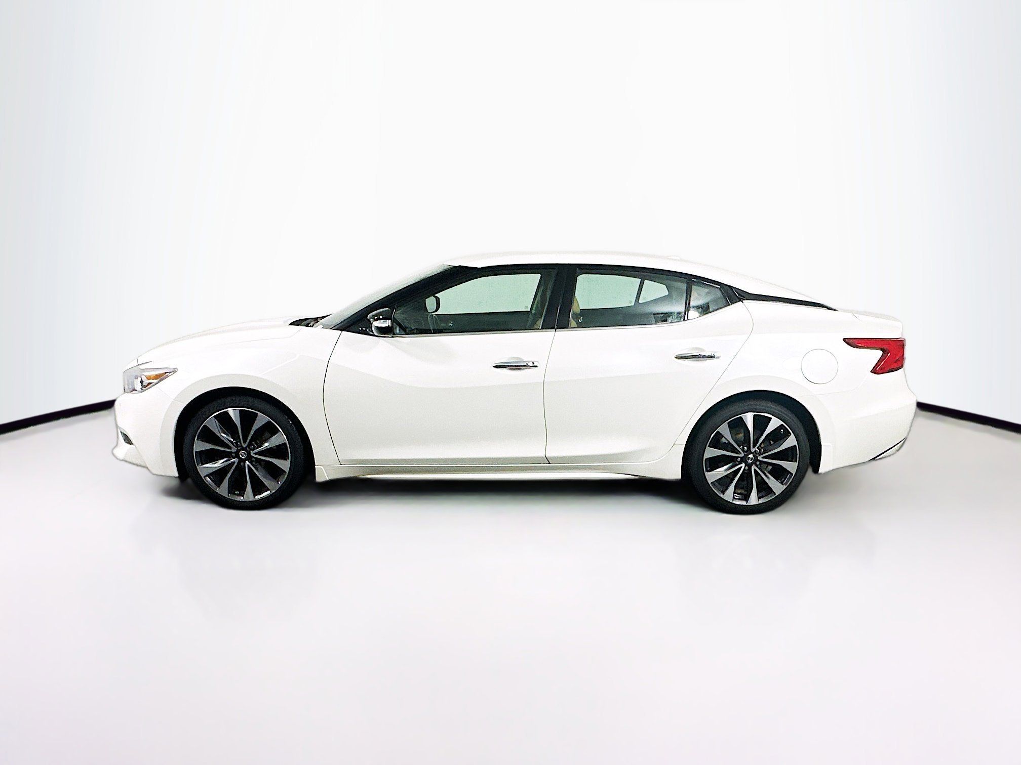 Used 2017 Nissan Maxima SR FWD image 4