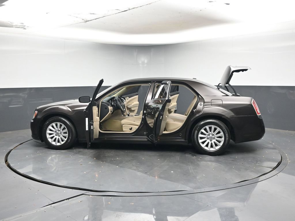 Used 2013 Chrysler 300 Base image 43