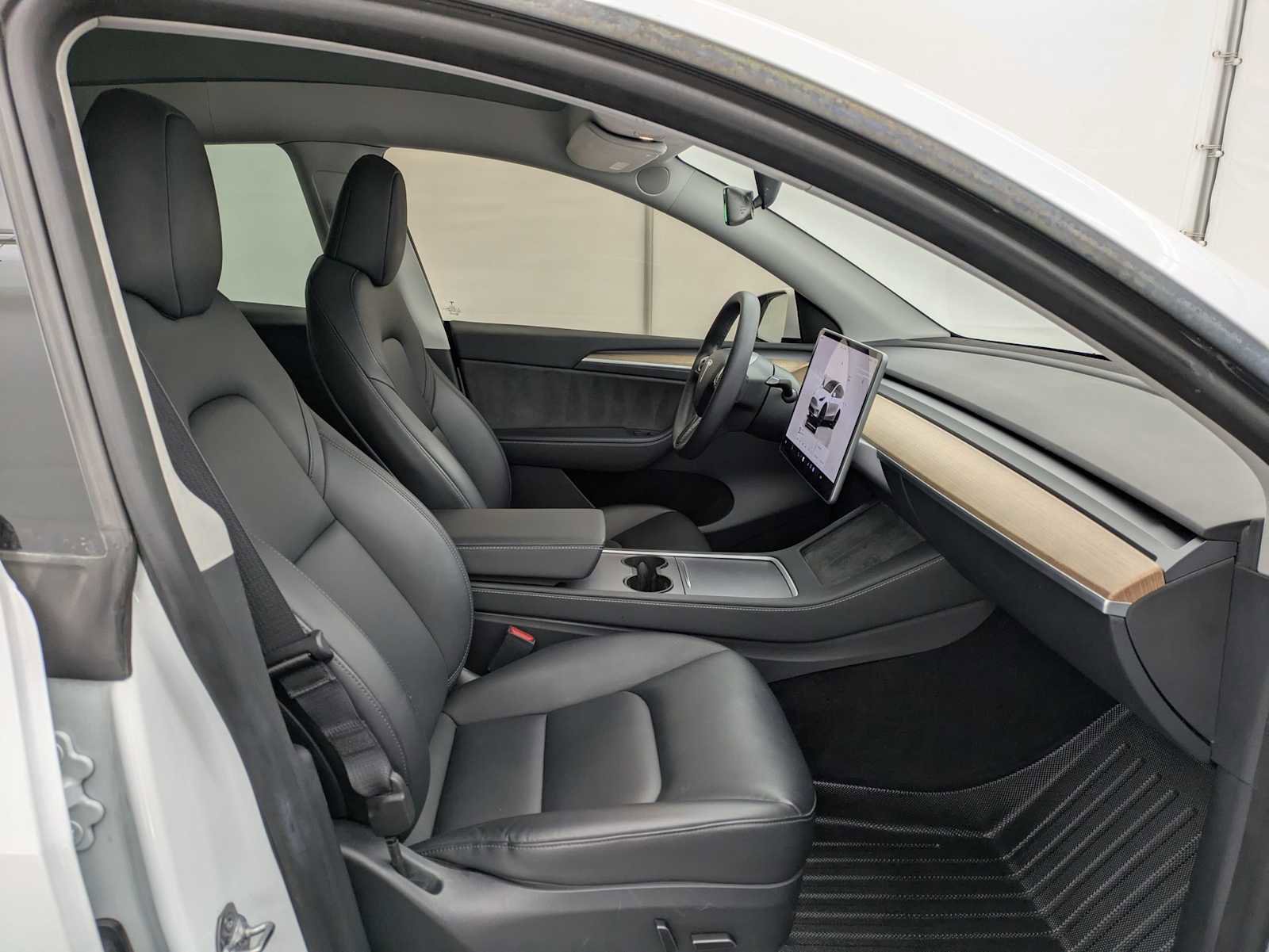 Used 2023 Tesla Model Y Long Range image 22