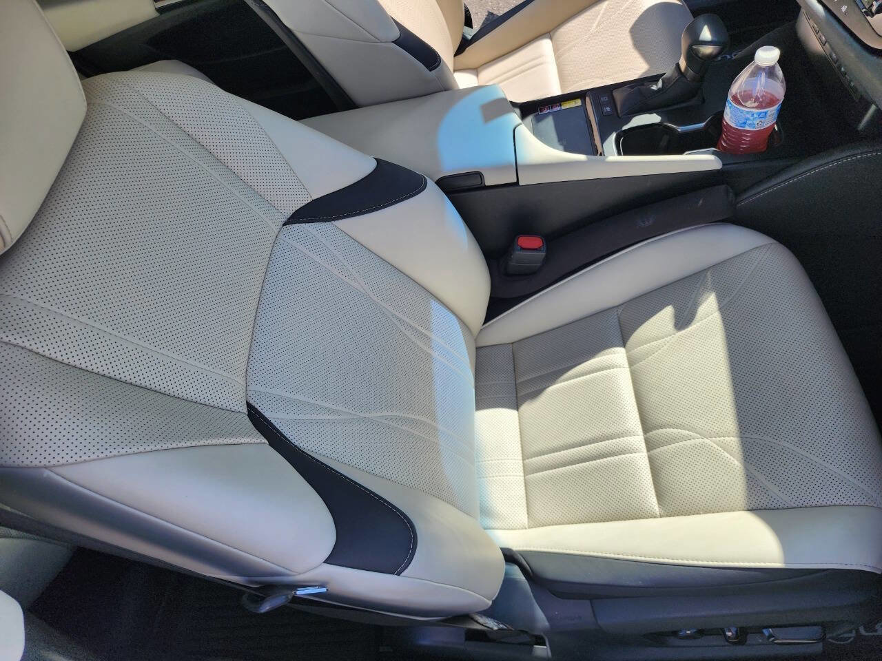 Used 2024 Lexus ES 300h Ultra Luxury w/ Accessory Package (Z2) FWD image 41