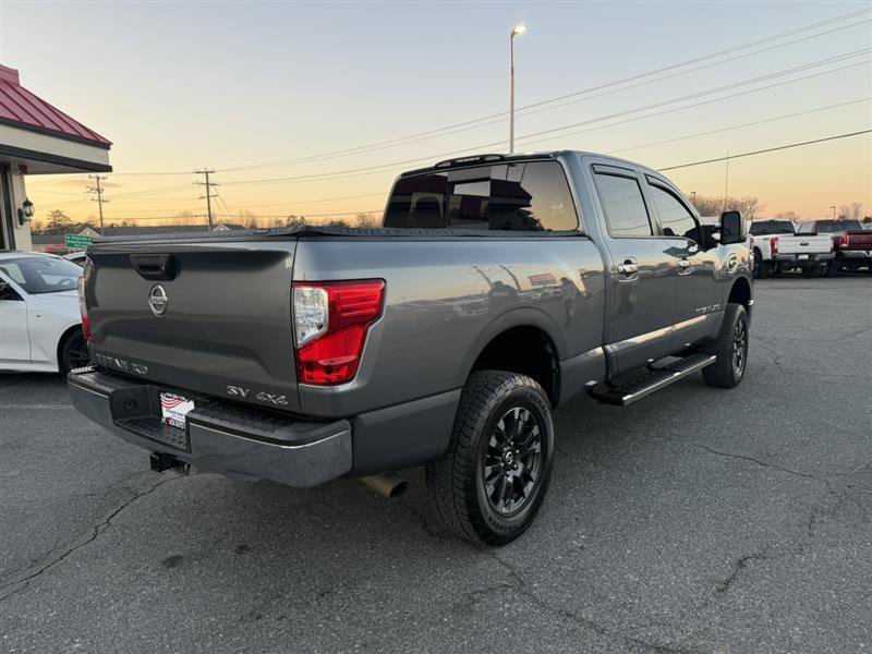 Used 2017 Nissan Titan SV image 5