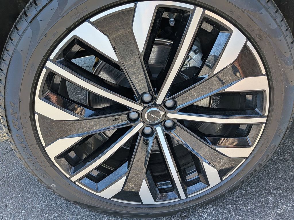 Used 2025 Volvo XC90 B6 Plus AWD/4WD image 30