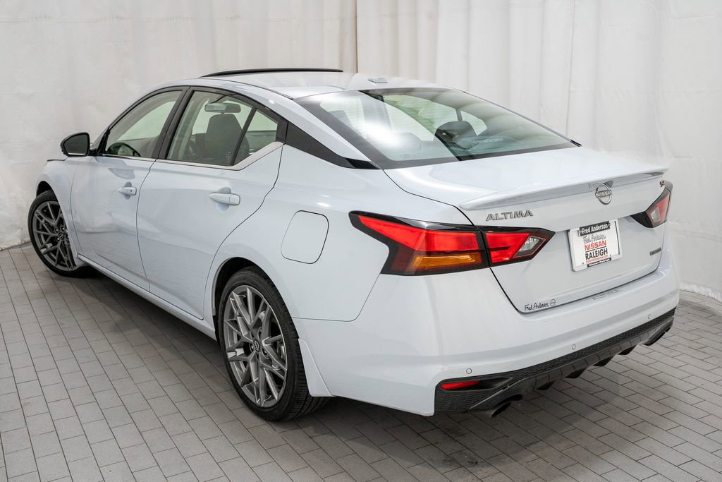 Certified 2024 Nissan Altima 2.0 SR image 3