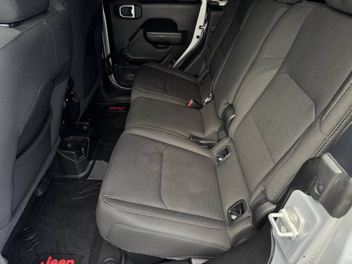Used 2023 Jeep Gladiator Sport AWD/4WD image 17