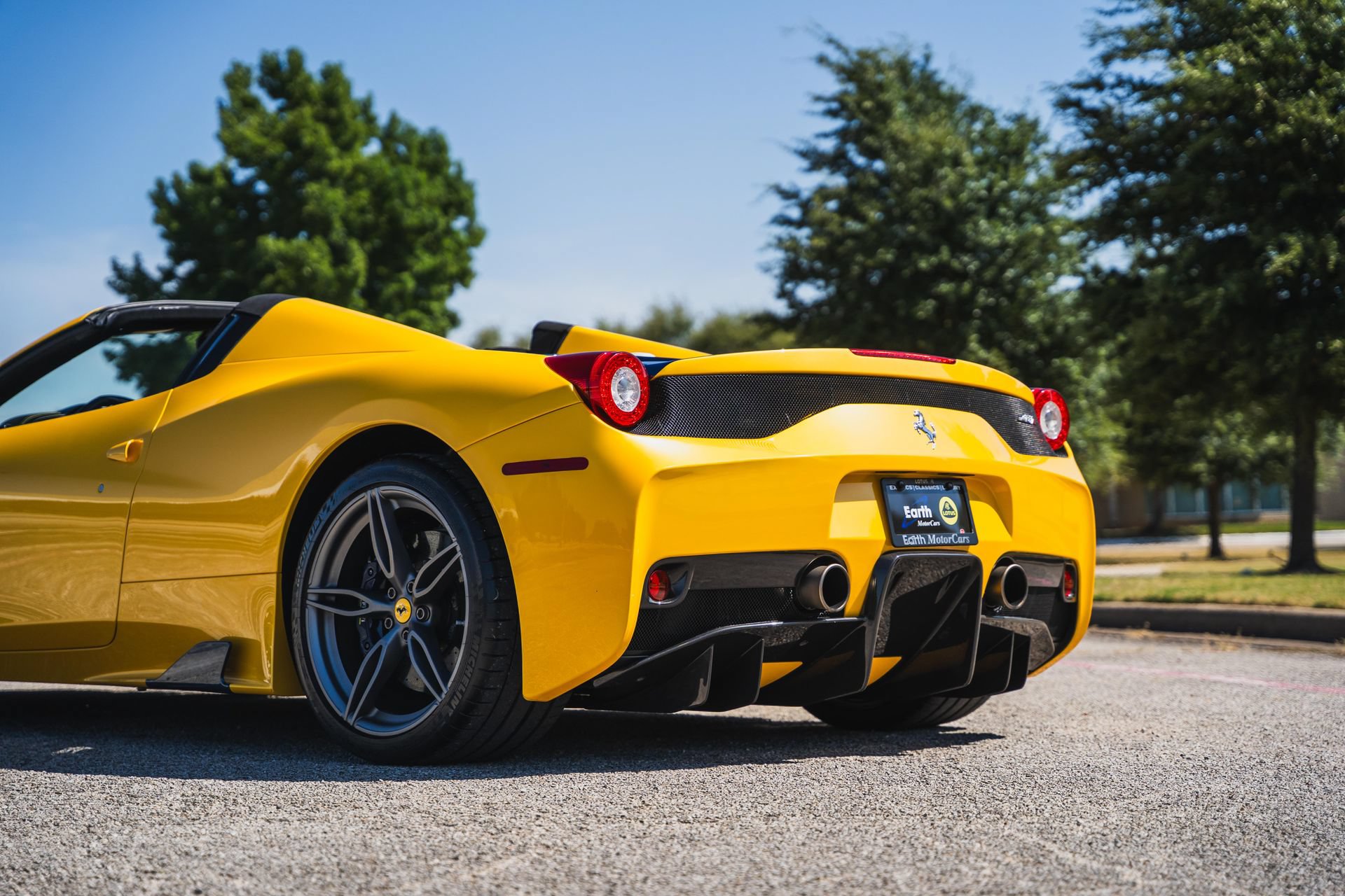 Used 2015 Ferrari 458 Speciale A RWD image 17
