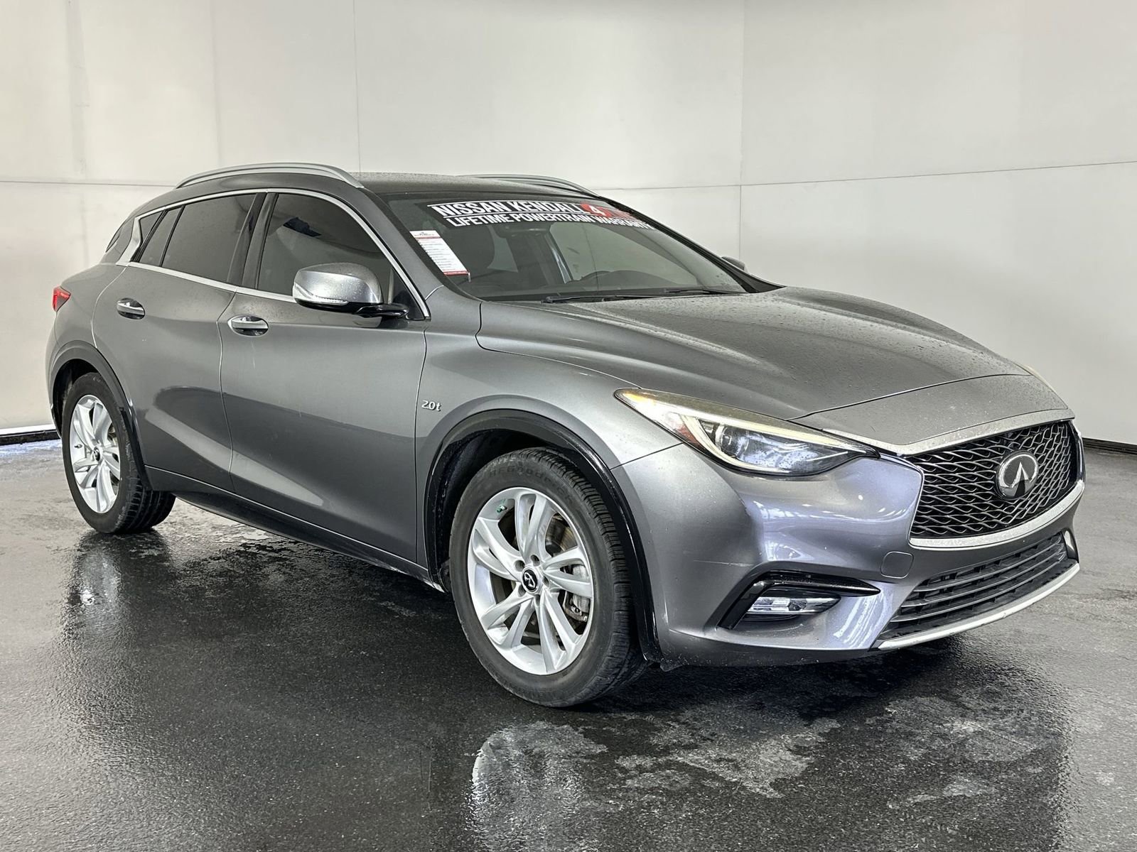 Used 2018 INFINITI QX30 image 2