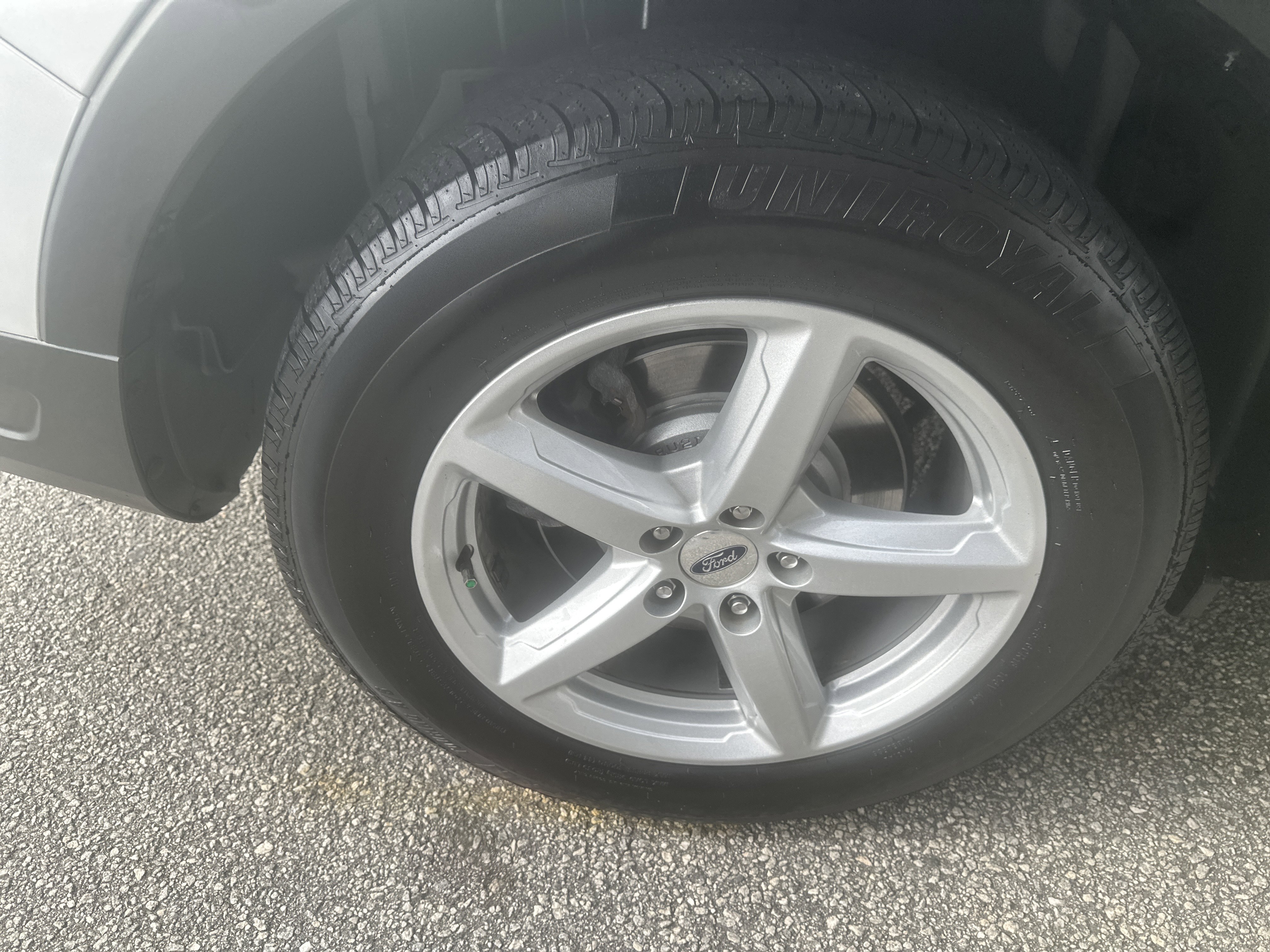 Used 2018 Ford Explorer XLT w/ Equipment Group 202A image 8