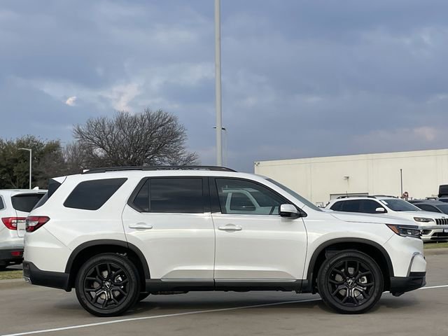 New 2025 Honda Pilot Touring image 3
