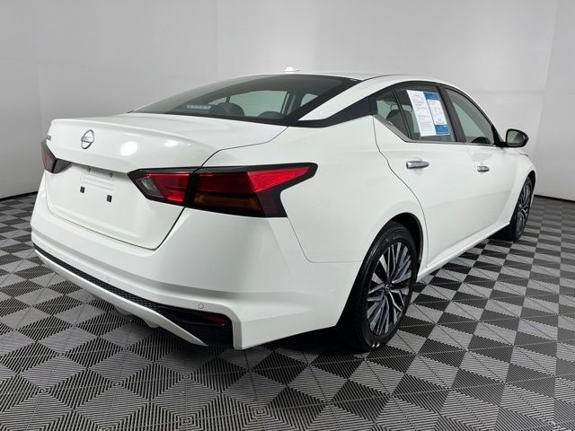Used 2025 Nissan Altima 2.5 SV FWD image 12