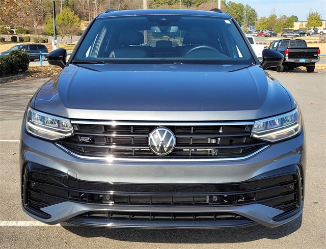 Used 2024 Volkswagen Tiguan SE R-Line image 5