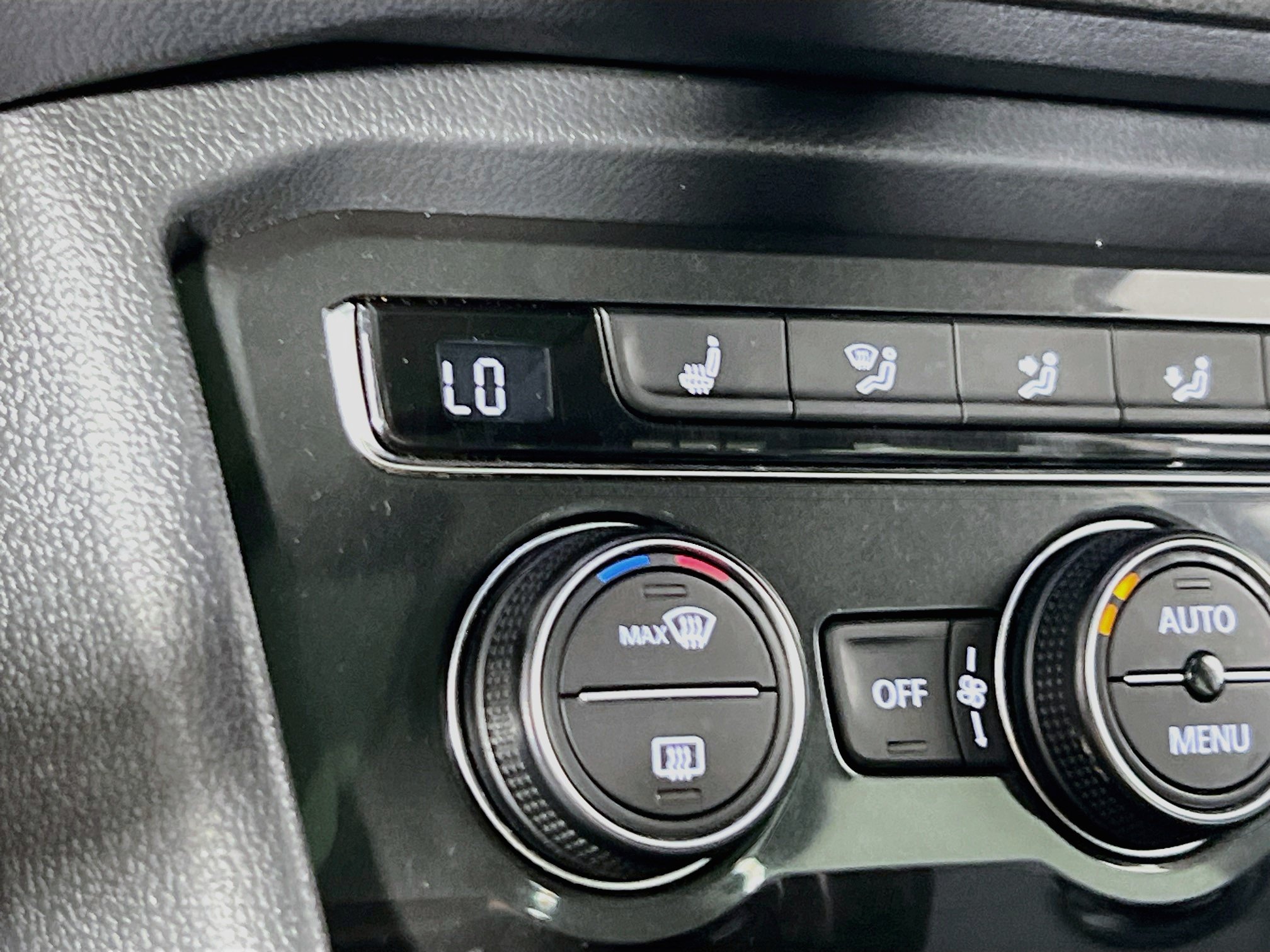 Used 2018 Volkswagen Tiguan SEL AWD/4WD image 20