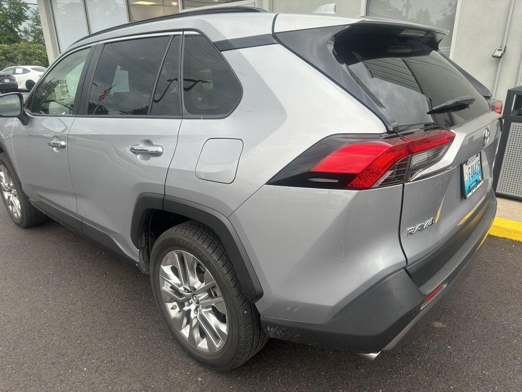 Used 2019 Toyota RAV4 Limited w/ Advanced Technology Package FWD image 4