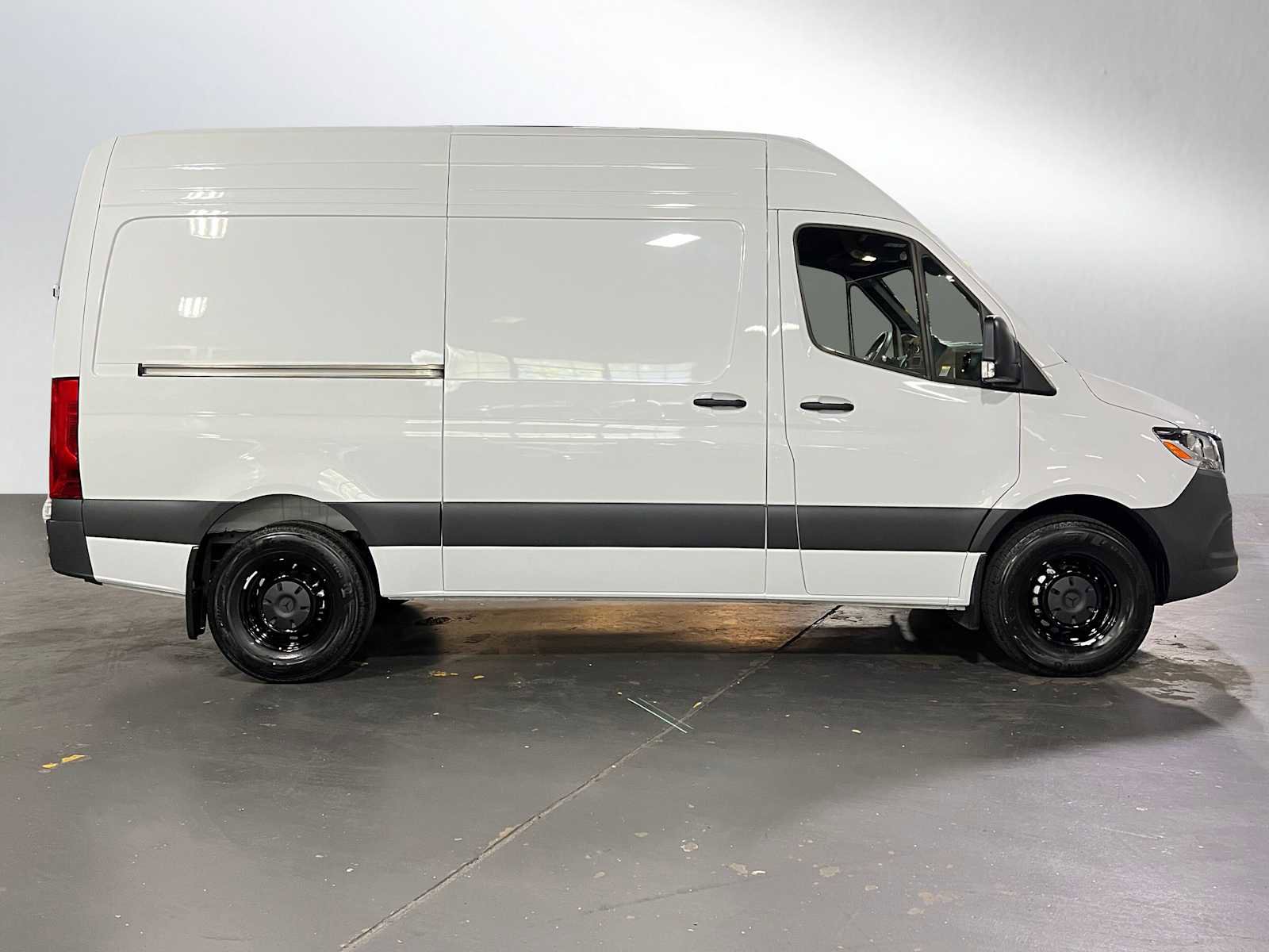 Used 2025 Mercedes-Benz Sprinter 2500 image 2