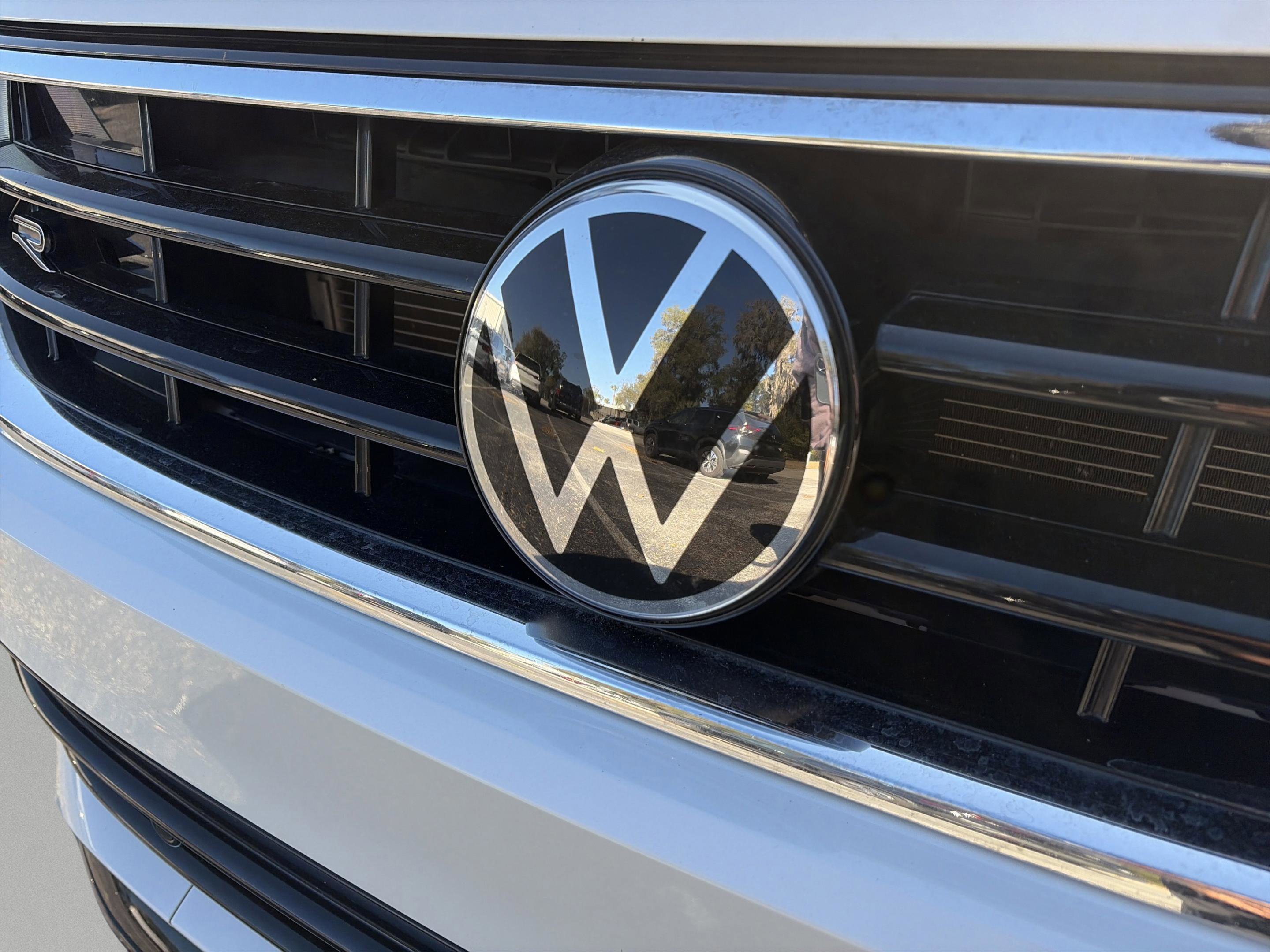 Used 2022 Volkswagen Tiguan SE R-Line image 20