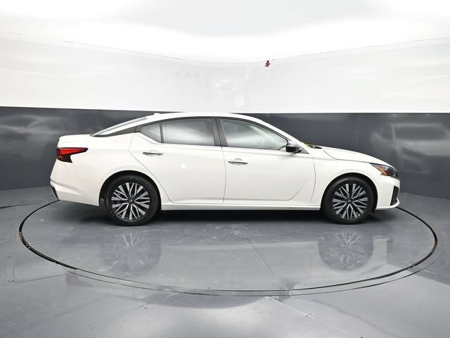 Used 2025 Nissan Altima 2.5 SV FWD image 10
