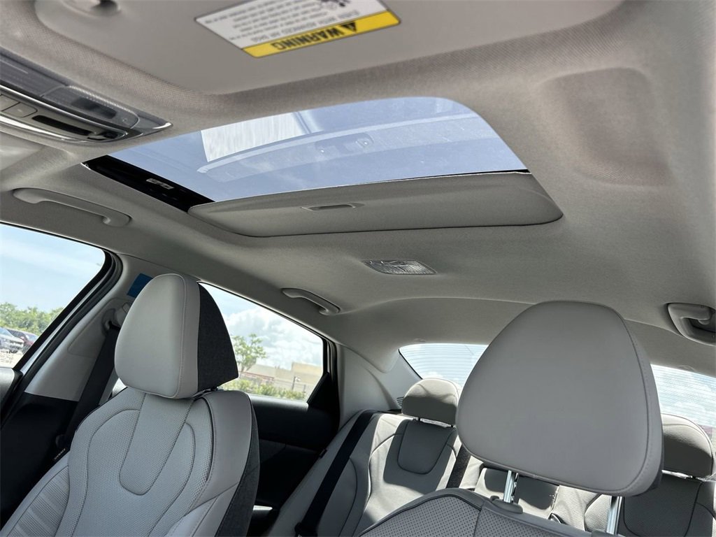 New 2025 Hyundai Elantra Limited image 23