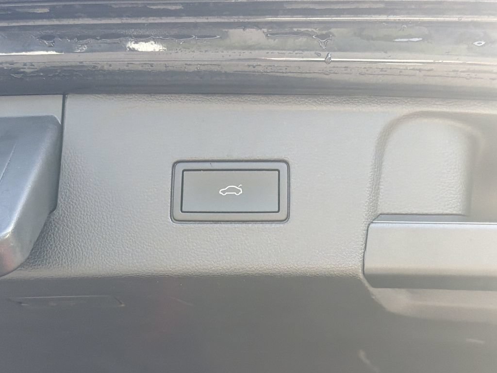 Used 2024 Volkswagen Atlas SE FWD image 16