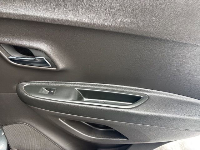 Used 2017 Chevrolet Trax LT w/ LT Convenience Package image 33
