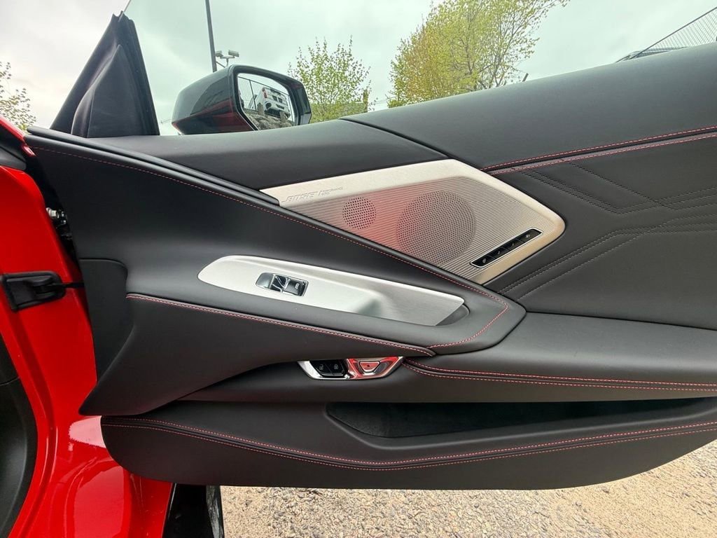 Used 2025 Chevrolet Corvette Z06 RWD image 27