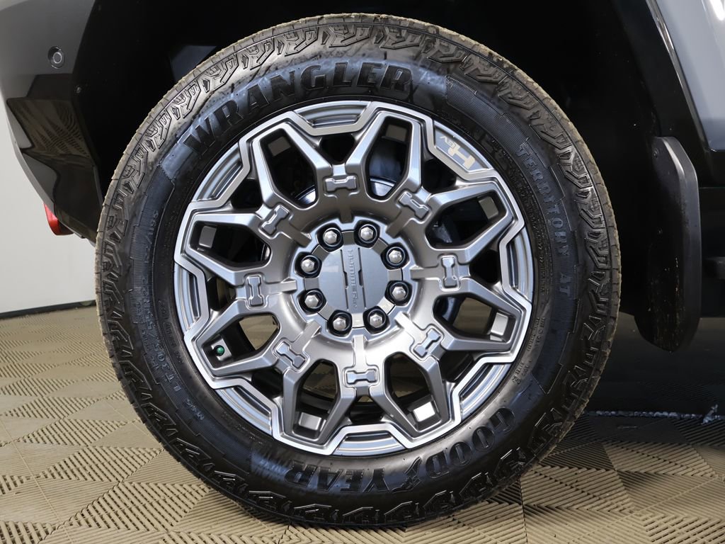 Used 2024 GMC Hummer EV 3X w/ LPO, Illumination Package image 21