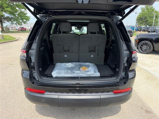New 2026 Jeep Grand Cherokee L Limited AWD/4WD image 6